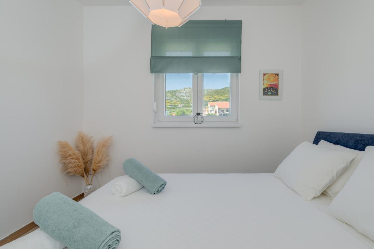 New And Chic Place Near Old Town Of Trogir Buitenkant foto