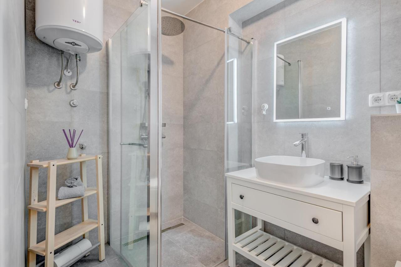 New And Chic Place Near Old Town Of Trogir Buitenkant foto