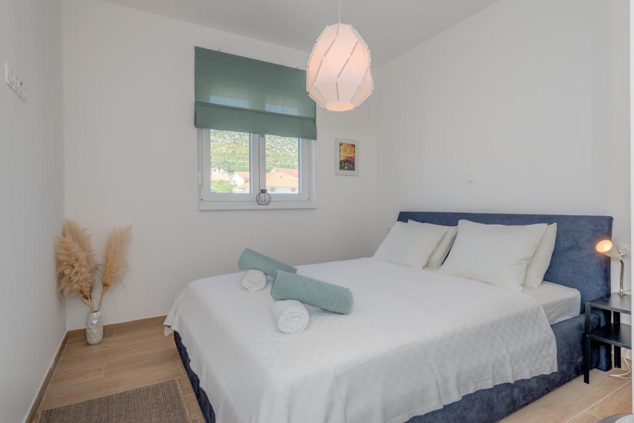 New And Chic Place Near Old Town Of Trogir Buitenkant foto