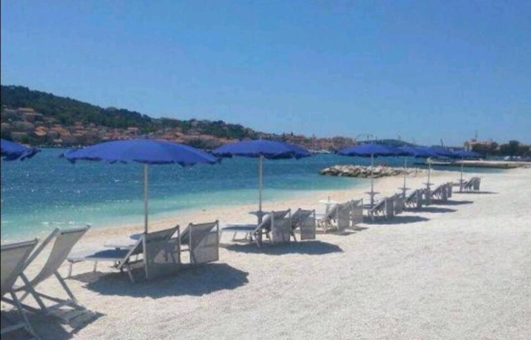 New And Chic Place Near Old Town Of Trogir Buitenkant foto